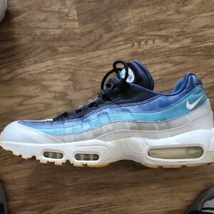 Nike Air Max 95 Essential